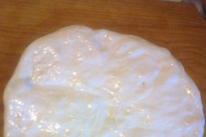 Placinta cu branza, ceapa verde si marar