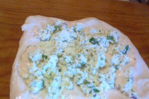 Placinta cu branza, ceapa verde si marar