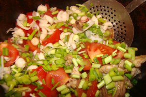 Friptura de pui cu usturoi verde