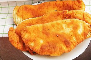 Placinte ardelenesti cu branza