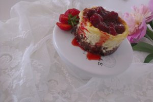 Mini cheesecake cu dulceata de capsuni
