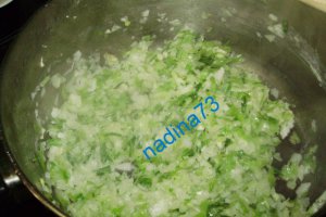 Dorada umplut in lacu rosu