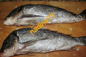 Dorada umplut in lacu rosu