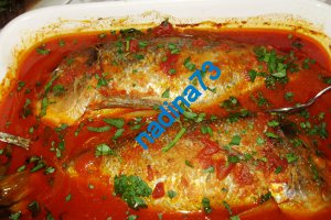 Dorada umplut in lacu rosu