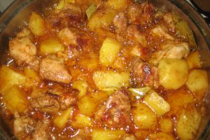 Tocanita de porc cu cartofi la tigaie