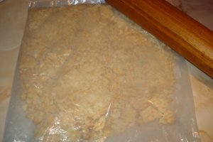 Salam de biscuiţi, reţetă cu visine si stafide