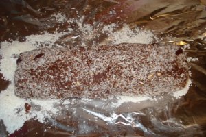 Salam de biscuiţi, reţetă cu visine si stafide
