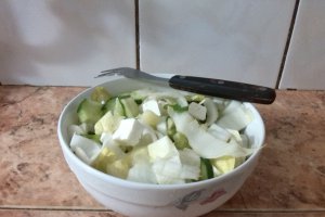 Salata cu legume si telemea sarata