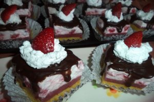 Prajiturele cu capsuni si mascarpone