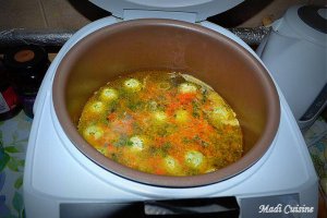 Supă cu perişoare de pui – Multicooker