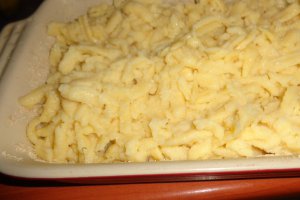 Gratin cu chiftelute de curcan si eierspatzle