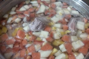Supa de cartofi cu ciolan afumat