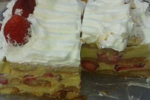 Tort cu capsuni