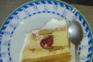 Tort cu capsuni