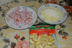 Tortellini cu sos alb