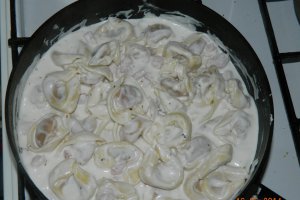Tortellini cu sos alb