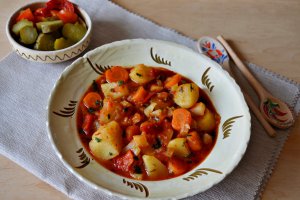 Gulyas de cartofi cu legume - Multicooker
