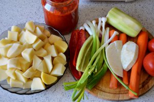 Gulyas de cartofi cu legume - Multicooker