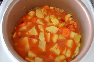 Gulyas de cartofi cu legume - Multicooker