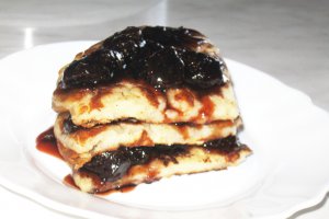 Pancakes cu dulceata de capsuni