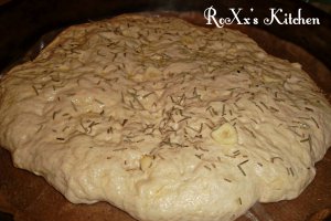 Focaccia cu usturoi si rozmarin
