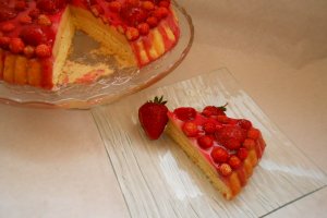 Tarta cu fragi si capsuni