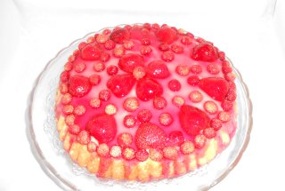 Tarta cu fragi si capsuni
