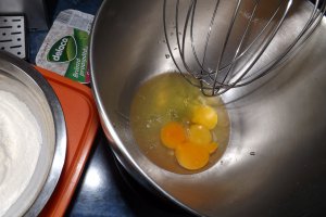 Prajitura cu branza si capsuni