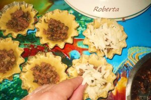 Mini-tarte cu carne si ciuperci