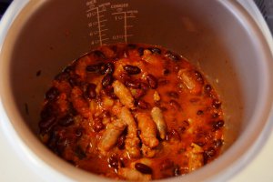 Fasole boabe cu carnaciori - Multicooker