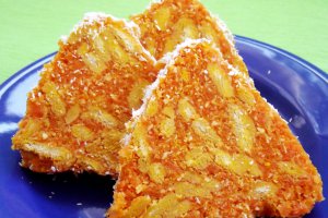 Salam de biscuiţi, reţetă cu morcovi şi nucă de cocos