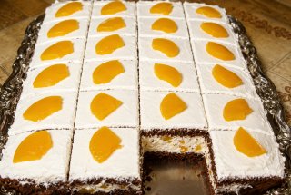 Desert prajitura cu iaurt si caise