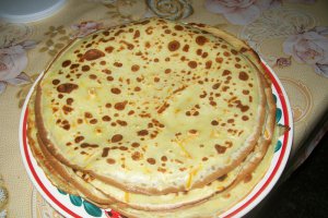 Clatite cu dulceata de mure