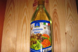 Salata de rosii,castravete si cascaval Delaco.
