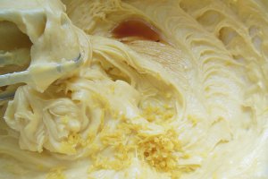 Gogosele din ecler cu crema de vanilie si capsuni