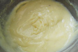 Gogosele din ecler cu crema de vanilie si capsuni