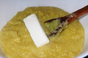 Mamaliguta in straturi ("Taci si inghite" - Multicooker)