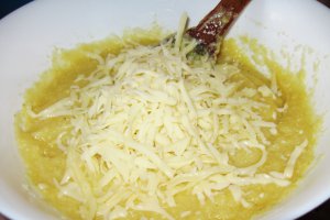 Mamaliguta in straturi ("Taci si inghite" - Multicooker)