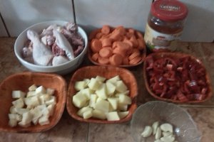 Tocanita de legume cu carne de pui