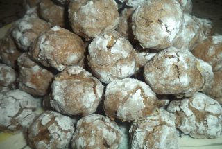 Biscuiti aromati si glazurati cu zahar pudra