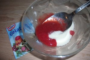 Tort cu spuma de capsuni