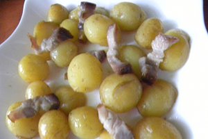 Cartofi noi cu bacon