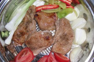 Muschi de porc cu sos de usturoi (Fokhagymás rostélyos)