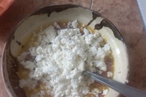 Omleta cu telemea si salam