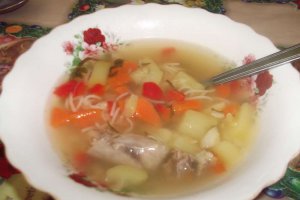 Bors de vitel cu legume si taitei