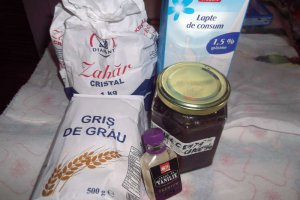 Gris cu lapte si dulceata de cirese