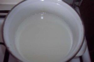 Gris cu lapte si dulceata de cirese