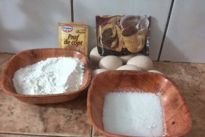 Rulada cu crema de vanilie si capsuni