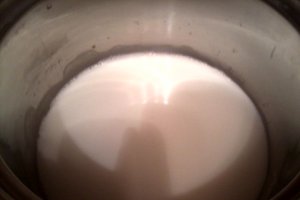 Prajitura Aerata cu Glazura de Ciocolata