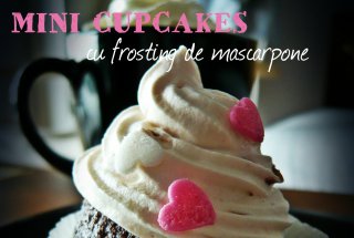 Mini cupcakes cu visine si frosting de mascarpone
